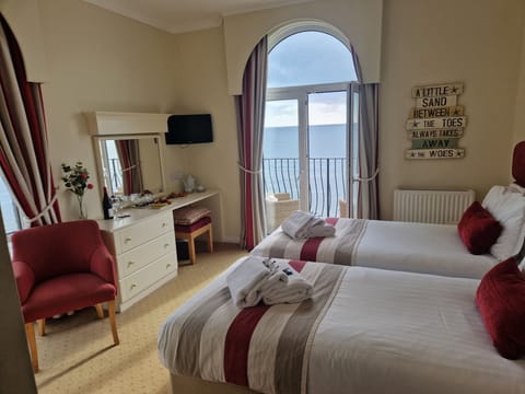 Standard Twin Room, Sea View | Individually decorated, individually furnished, desk, blackout drapes