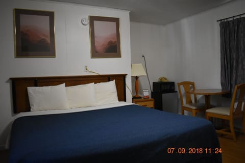 Economy Double Room, 1 King Bed | Free WiFi, bed sheets