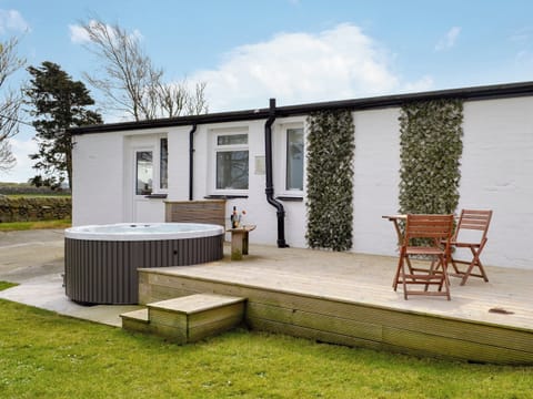Deckign area with private hot tub | Cotters Cottage - Mid Bishopton Farm Cottages, Whithorn