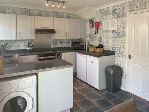 Fully appointed fitted kitchen | Seagull Cottage, Portreath
