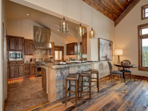 Cowboy Heaven Luxury Suite 3C, Kitchen, 2