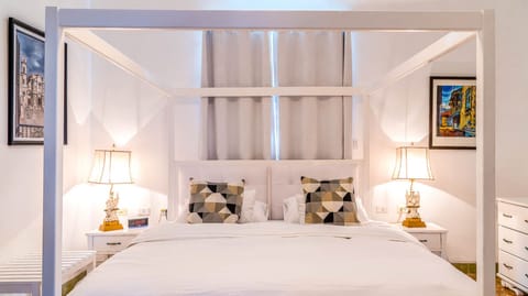 Premium bedding, down comforters, minibar, in-room safe