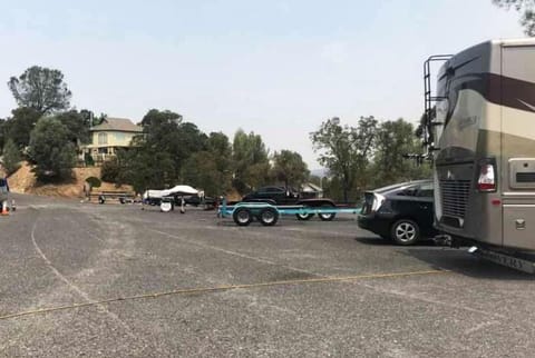 Additional street parking & Large turn around in cul-de-sac...