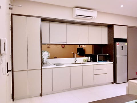 Korean Suite | Private kitchenette | Full-size fridge, microwave, stovetop, electric kettle