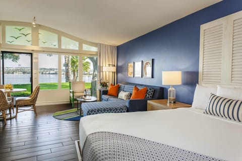 Junior Suite, 1 King Bed (Bayside) | Hypo-allergenic bedding, in-room safe, individually furnished