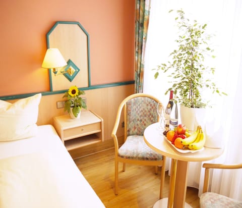 Hypo-allergenic bedding, in-room safe, desk, laptop workspace