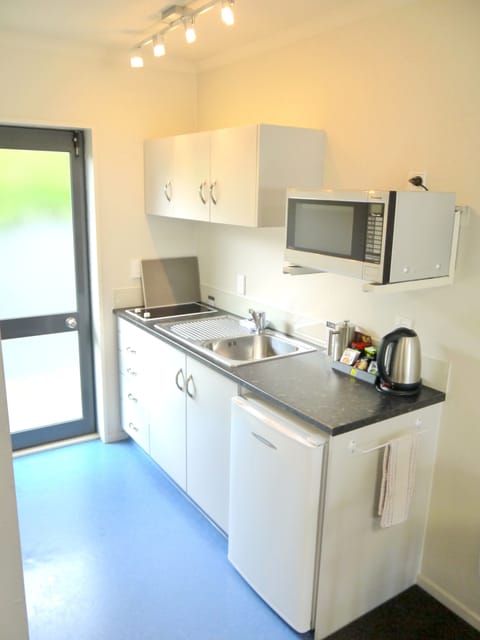 Standard Apartment, 2 Bedrooms | Iron/ironing board, free WiFi, bed sheets