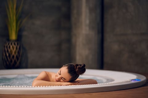 Indoor spa tub