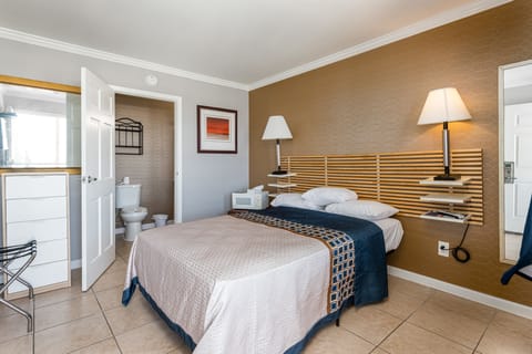 Deluxe Room, 1 Queen Bed | Premium bedding, desk, blackout drapes, soundproofing