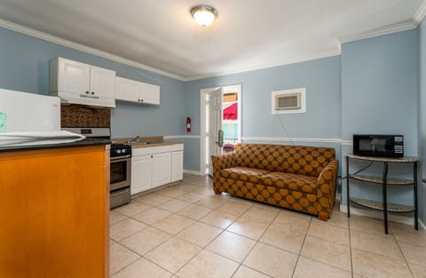 Suite, 2 Bedrooms | Private kitchenette | Fridge, microwave, coffee/tea maker