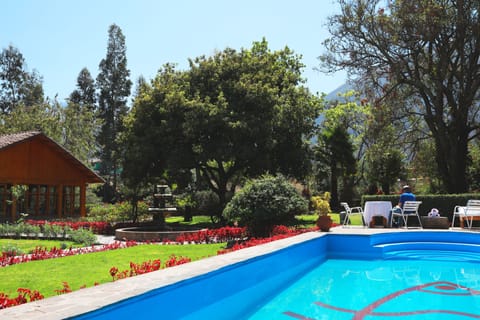 Seasonal outdoor pool, open 7:00 AM to 4:30 PM, pool umbrellas