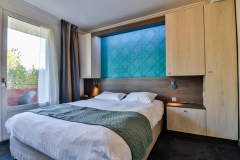 Traditional Double Room, Balcony | Minibar, in-room safe, individually decorated, individually furnished