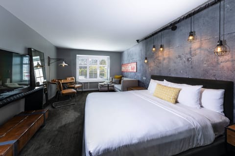 Premium bedding, in-room safe, iron/ironing board, free WiFi
