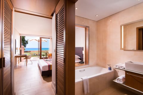 Superior Bungalow, Sea Facing | Bathroom | Towels