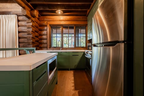 Chalet | Private kitchen | Coffee/tea maker, electric kettle