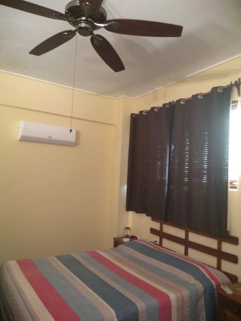 Basic Apartment | Minibar, bed sheets