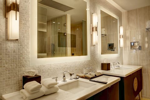 Governer Suite (Lounge Access) | Bathroom | Separate tub and shower, free toiletries, hair dryer, slippers