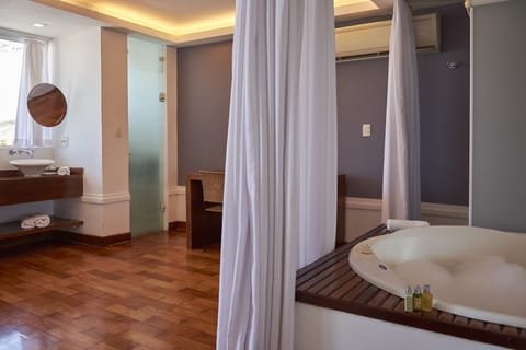 Suite 3 | Premium bedding, minibar, in-room safe, individually decorated