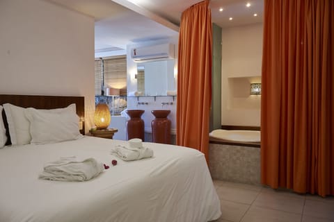 suite 4 | Premium bedding, minibar, in-room safe, individually decorated