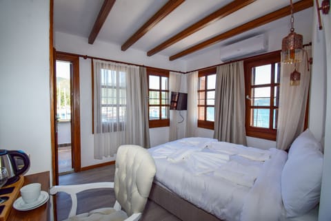 Double Room, Balcony, Sea View | Egyptian cotton sheets, premium bedding, minibar, in-room safe