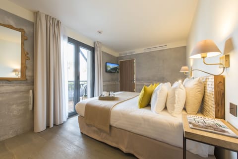 Double Room (Miel) | Premium bedding, minibar, in-room safe, individually decorated