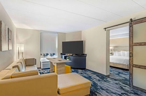 Suite, 1 King Bed, Non Smoking, Refrigerator & Microwave | In-room safe, desk, blackout drapes, iron/ironing board