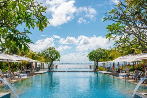 Outdoor pool, pool umbrellas, sun loungers