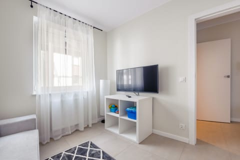 Apartment (32E) | Laptop workspace, free WiFi, bed sheets