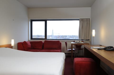 Double Room | Down comforters, minibar, in-room safe, desk