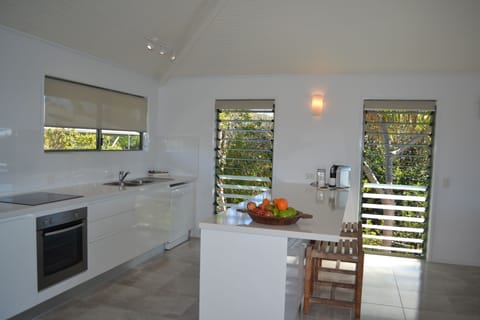 House, 2 Bedrooms, Beachside | Private kitchen | Fridge, microwave, oven, stovetop