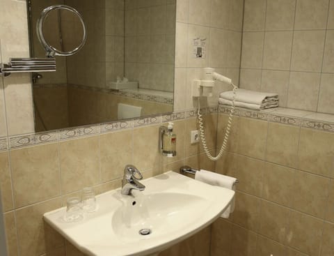 Double Room | Bathroom sink