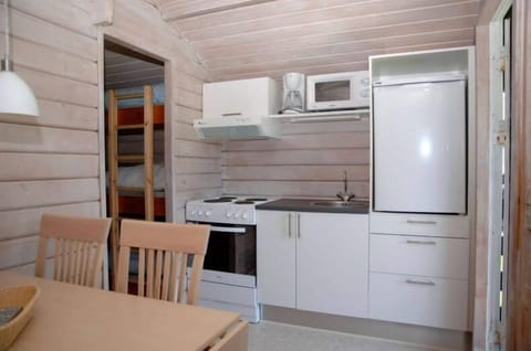 Standard Cottage, 2 Bedrooms, Shared Bathroom | Private kitchen | Fridge, microwave, coffee/tea maker, cookware/dishes/utensils