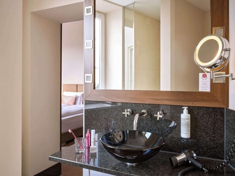 Superior Plus Double Room | Bathroom sink