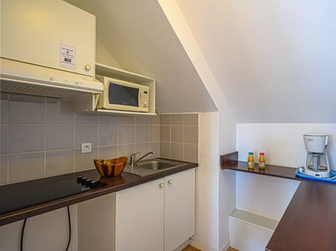 Appartement, 2 chambres, balcon 6 personnes | Private kitchen | Fridge, microwave, stovetop, espresso maker