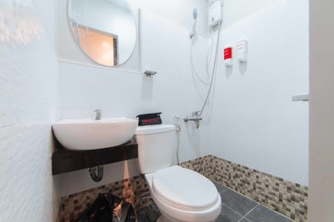 Double Room (Window is not Guaranteed) | Bathroom | Shower, free toiletries, towels