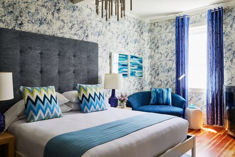 Lark Suite | Premium bedding, desk, iron/ironing board, free WiFi