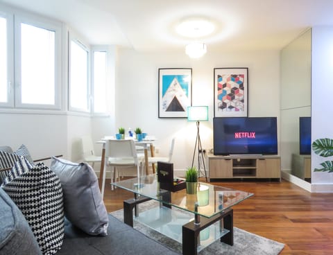 Business Apartment | Living area | Flat-screen TV, Netflix