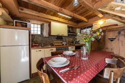 Exclusive Chalet, 1 Queen Bed | Private kitchen | Coffee/tea maker, electric kettle