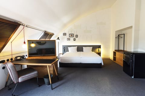 Junior Suite (penta) | Premium bedding, minibar, in-room safe, individually decorated