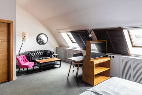 Junior Suite (penta) | Premium bedding, minibar, in-room safe, individually decorated