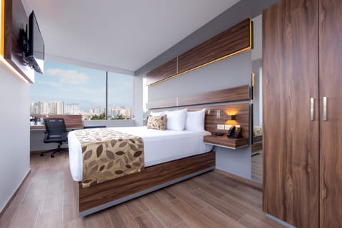 Pillowtop beds, in-room safe, desk, laptop workspace