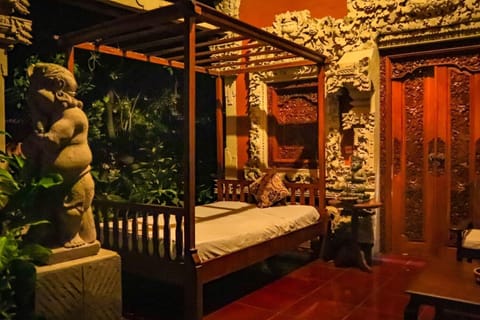 Rollaway beds, free WiFi, bed sheets