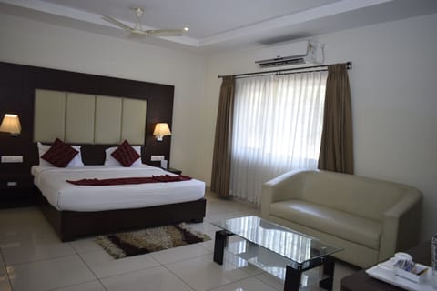 Deluxe Double Room, City View | Premium bedding, down comforters, memory foam beds