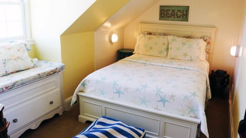 Traditional Double Room, Ensuite, Ocean View (Room 32) | Individually decorated, individually furnished, free WiFi, bed sheets