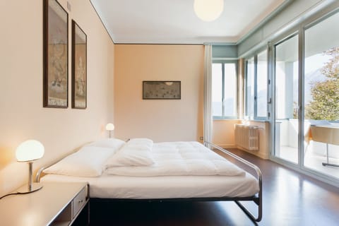 Double Room, Lake View (Bauhaus) | Hypo-allergenic bedding, desk, laptop workspace, iron/ironing board