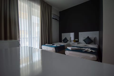 Standard Twin Room, 2 Twin Beds | Minibar, laptop workspace, soundproofing, free WiFi