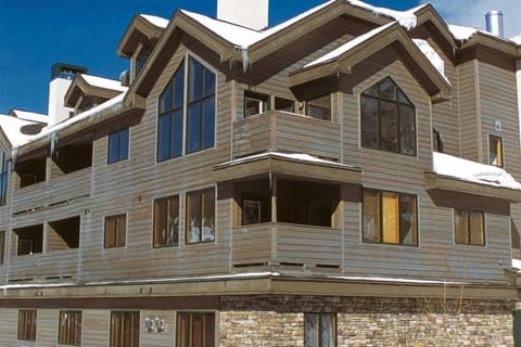 Studio (5055_Gateway) | Exterior