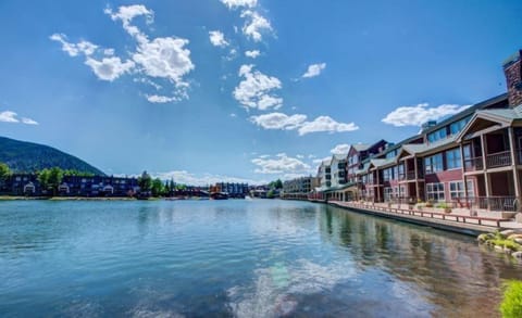 Studio (5055_Gateway) | Lake