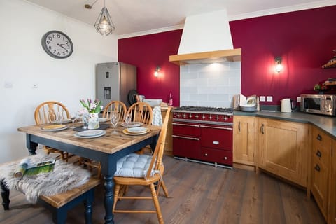 Shiloh Cottage  - kitchen dining area with Lacanche range cooker