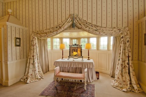 Royal Room (Four Poster) | Premium bedding, in-room safe, desk, soundproofing